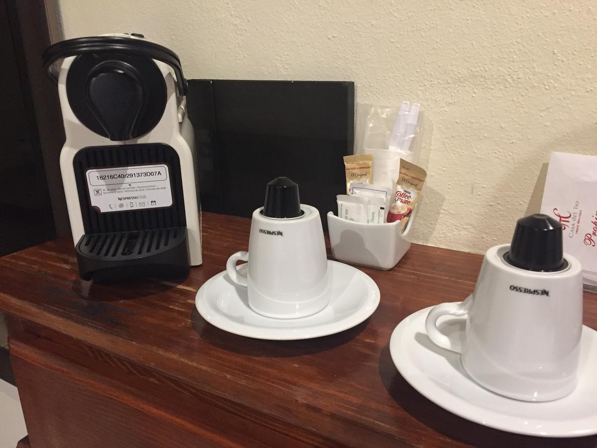 Casa Del Tio Hotel Boutique San Miguel de Allende Exterior foto A Nespresso coffee machine in a hotel room