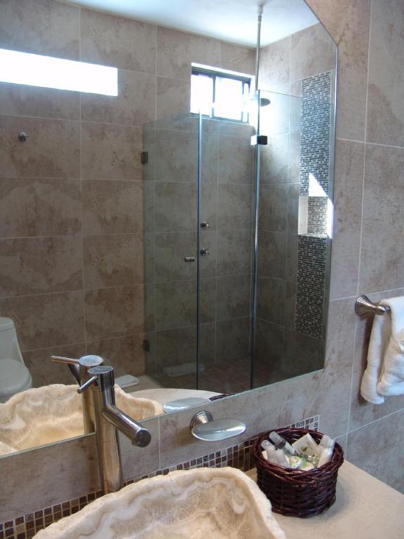 Casa Del Tio Hotel Boutique San Miguel de Allende Zimmer foto A shower door