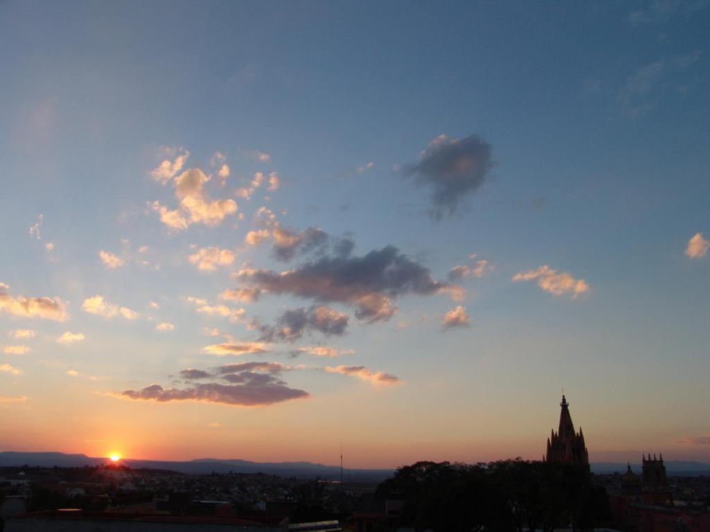 Casa Del Tio Hotel Boutique San Miguel de Allende Exterior foto Sunset over the city